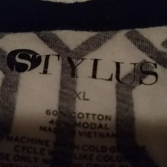 Patterned top - Picture 2 of 2